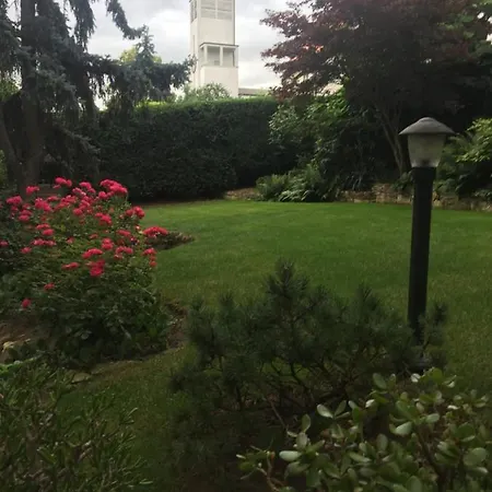 Apartment Blue In Beautiful Style Garden With Atmosphere