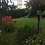 Apartment Blue In Beautiful Style Garden With Atmosphere
